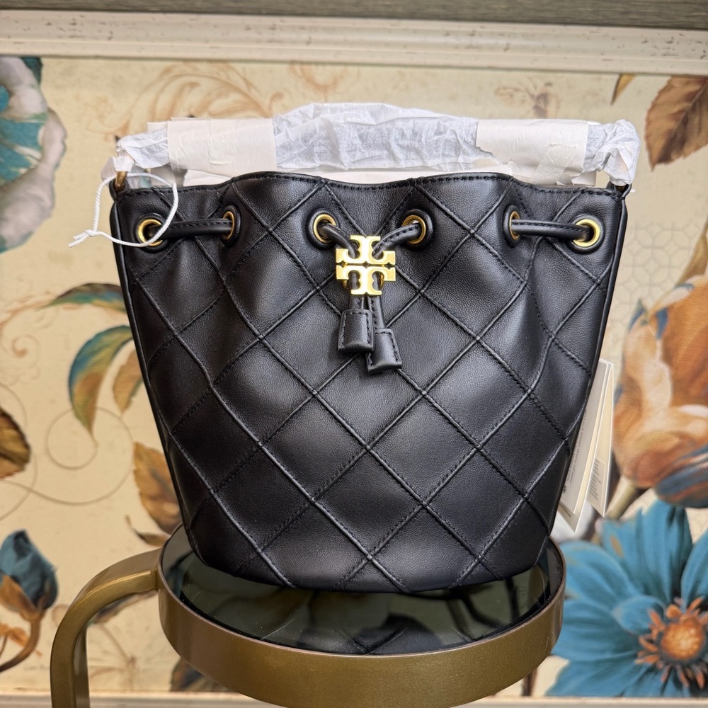Tory Burch SMALL FLEMING SOFT BUCKET BAG